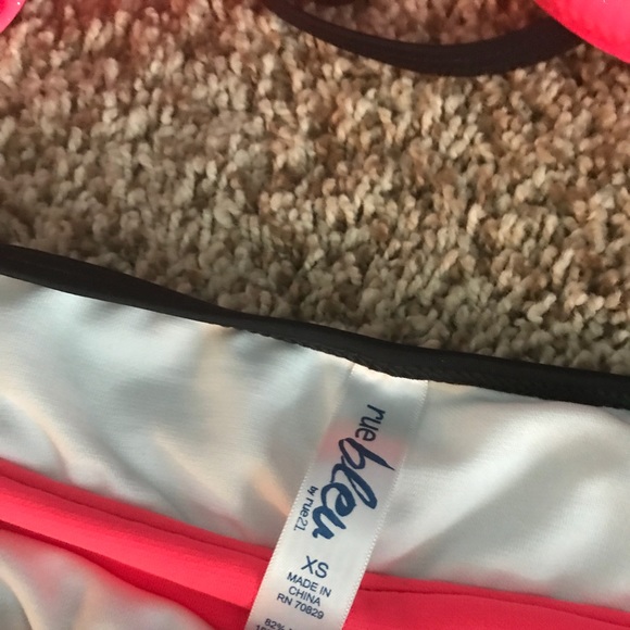 Bikini - Picture 2 of 2